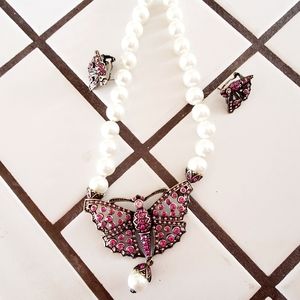 Heidi Daus Beautiful vintage style necklace and earrings